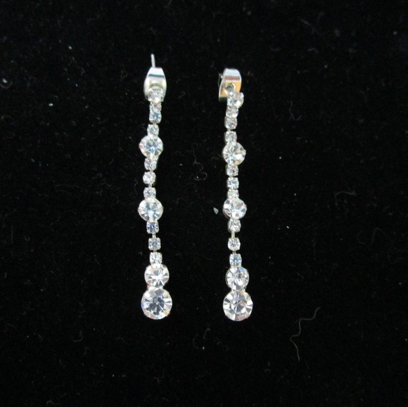 Jewelry - Vintage Crystal Earrings